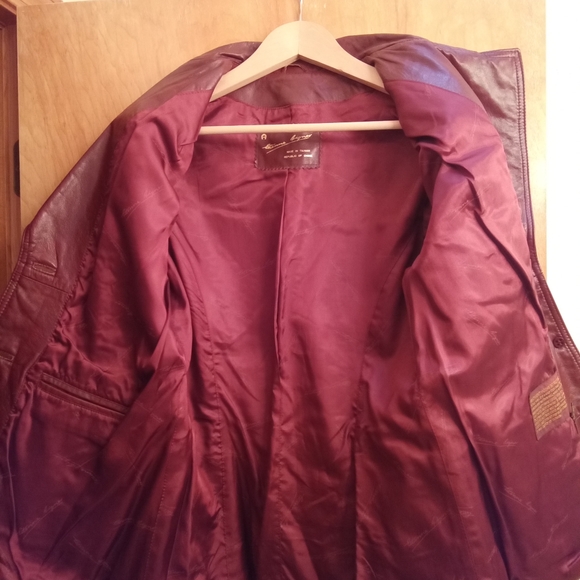 Etienne Aigner Vintage Burgandy Leather, Fully Lined, Women's Coat - Picture 5 of 10